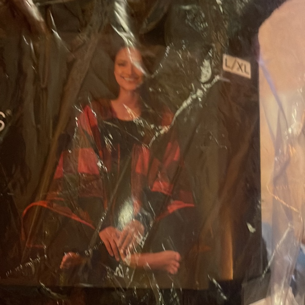 NWT Cuddl Duds® Double Plush Reversible Wrap in Burgundy & White Plaid Size L/XL